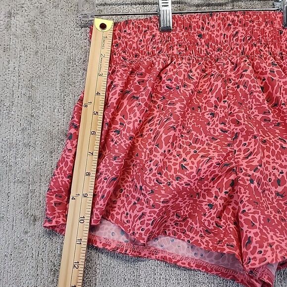 Nike Women's One Dri-FIT Mid-Rise 3" Brief-Lined Shorts, Coral Chalk,size small - Picture 4 of 10